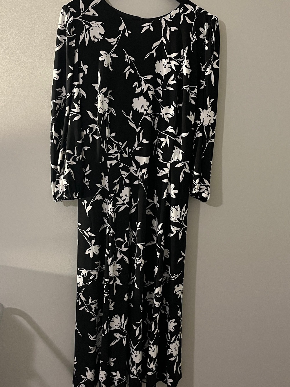 Kasper Black and White Floral Long Sleeve Midi Dress